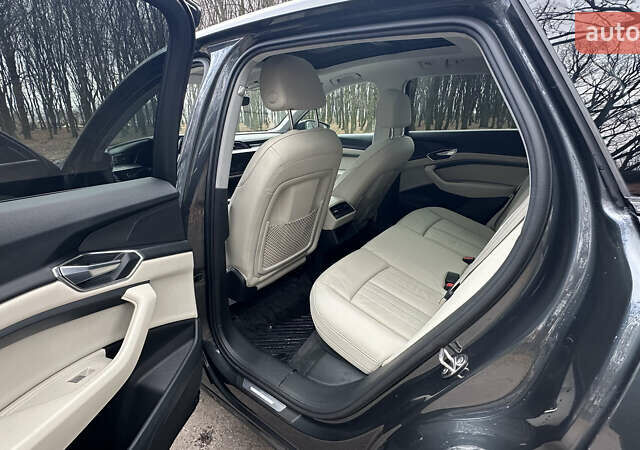 Сірий Ауді E-Tron, об'ємом двигуна 0 л та пробігом 83 тис. км за 29700 $, фото 10 на Automoto.ua