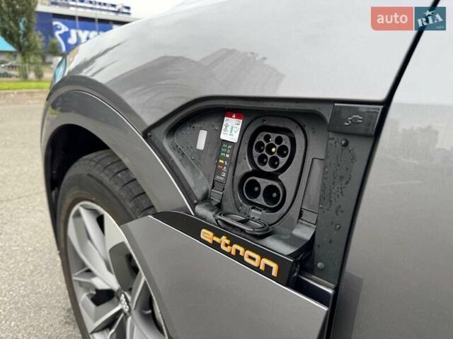 Серый Ауди E-Tron, объемом двигателя 0 л и пробегом 58 тыс. км за 37000 $, фото 97 на Automoto.ua