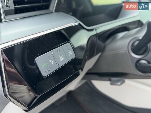 Серый Ауди E-Tron, объемом двигателя 0 л и пробегом 71 тыс. км за 35700 $, фото 18 на Automoto.ua
