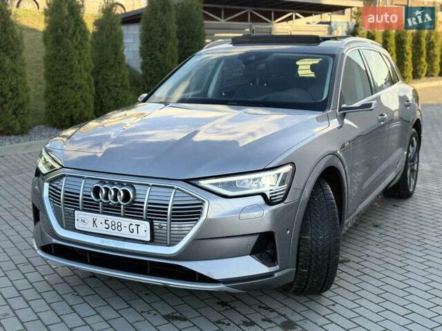 Серый Ауди E-Tron, объемом двигателя 0 л и пробегом 121 тыс. км за 27699 $, фото 1 на Automoto.ua