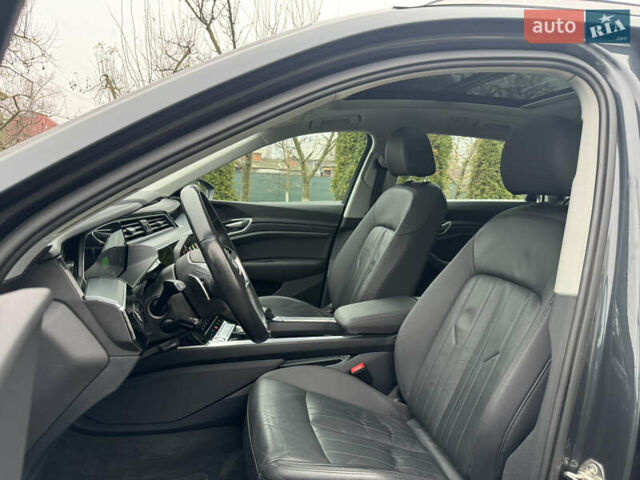 Серый Ауди E-Tron, объемом двигателя 0 л и пробегом 150 тыс. км за 23800 $, фото 22 на Automoto.ua