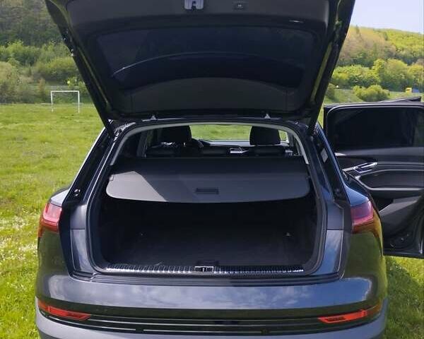 Серый Ауди E-Tron, объемом двигателя 0 л и пробегом 77 тыс. км за 33100 $, фото 19 на Automoto.ua