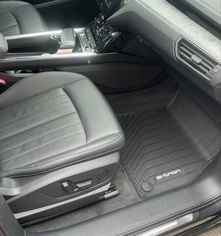 Ауди E-Tron 2020 в Ивано-Франковске на Automoto.ua Серый Ауди E-Tron, объемом двигателя 0 л и пробегом 68 тыс. км за 31000 $, фото 7 на Automoto.ua