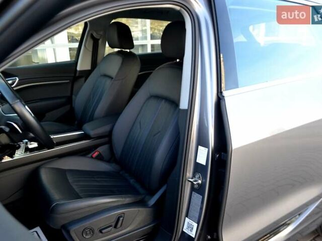 Серый Ауди E-Tron, объемом двигателя 0 л и пробегом 125 тыс. км за 23800 $, фото 20 на Automoto.ua