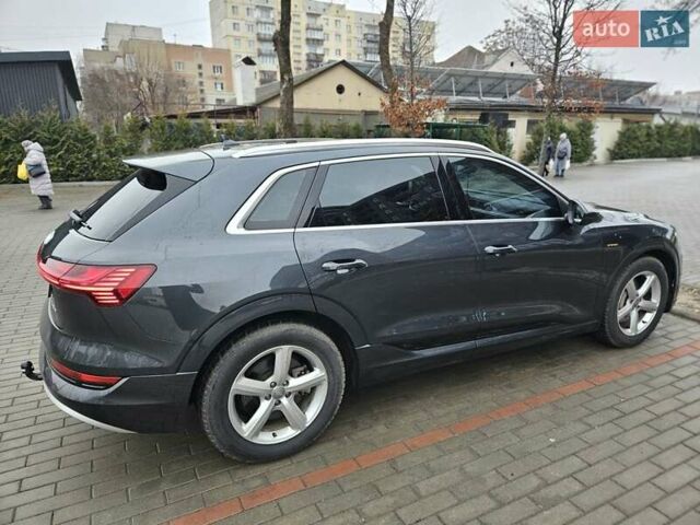 Серый Ауди E-Tron, объемом двигателя 0 л и пробегом 112 тыс. км за 27600 $, фото 2 на Automoto.ua