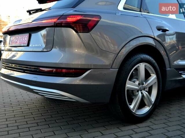 Серый Ауди E-Tron, объемом двигателя 0 л и пробегом 125 тыс. км за 23800 $, фото 98 на Automoto.ua