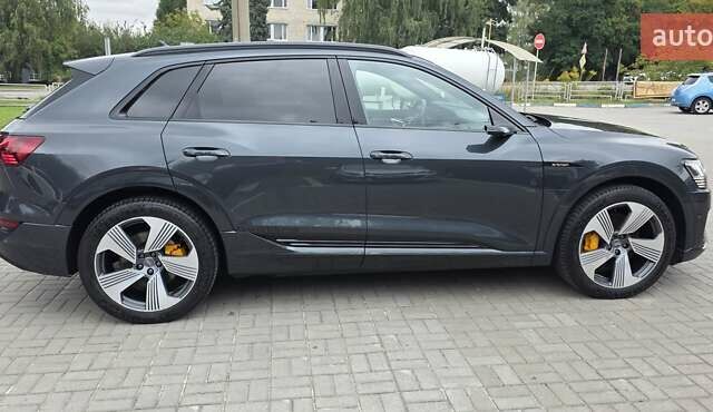 Серый Ауди E-Tron, объемом двигателя 0 л и пробегом 112 тыс. км за 29800 $, фото 2 на Automoto.ua