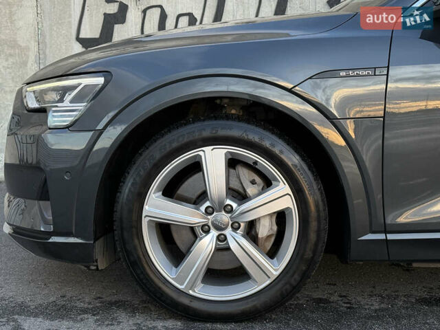 Ауді E-Tron 2020 у Львові на Automoto.ua Сірий Ауді E-Tron, об'ємом двигуна 0 л та пробігом 81 тис. км за 34920 $, фото 10 на Automoto.ua