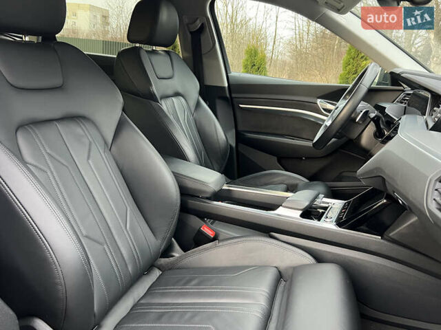 Сірий Ауді E-Tron, об'ємом двигуна 0 л та пробігом 143 тис. км за 30800 $, фото 19 на Automoto.ua