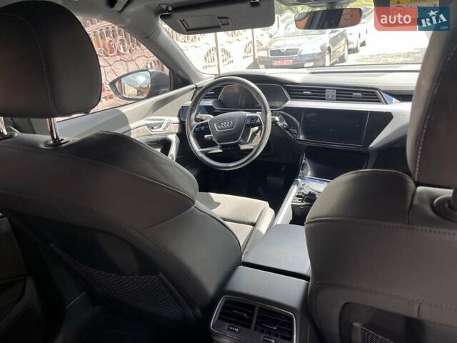 Серый Ауди E-Tron, объемом двигателя 0 л и пробегом 54 тыс. км за 35000 $, фото 32 на Automoto.ua