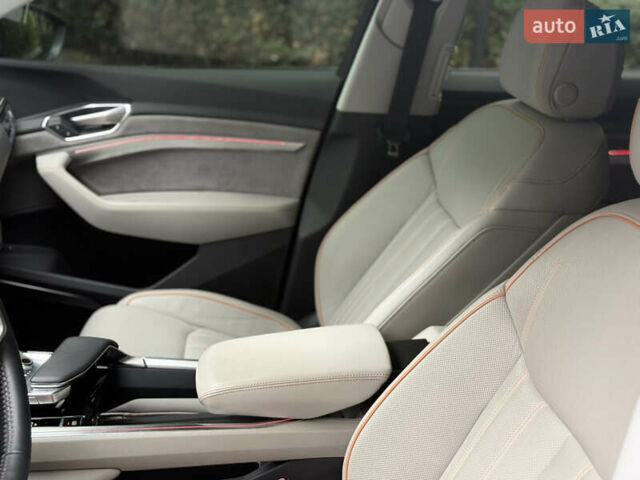 Ауди E-Tron 2020 в Киеве на Automoto.ua Серый Ауди E-Tron, объемом двигателя 0 л и пробегом 71 тыс. км за 35300 $, фото 12 на Automoto.ua