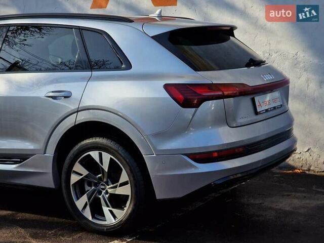 Серый Ауди E-Tron, объемом двигателя 0 л и пробегом 12 тыс. км за 31990 $, фото 23 на Automoto.ua