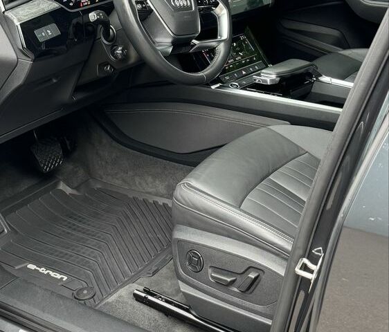 Ауді E-Tron 2020 у Івано-Франківську на Automoto.ua Сірий Ауді E-Tron, об'ємом двигуна 0 л та пробігом 68 тис. км за 31000 $, фото 5 на Automoto.ua