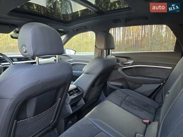 Сірий Ауді E-Tron, об'ємом двигуна 0 л та пробігом 67 тис. км за 37999 $, фото 51 на Automoto.ua