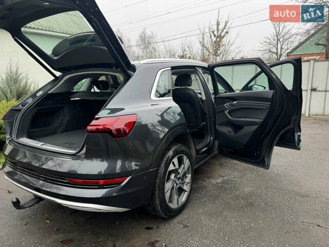 Серый Ауди E-Tron, объемом двигателя 0 л и пробегом 150 тыс. км за 23800 $, фото 46 на Automoto.ua