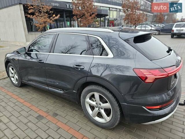 Серый Ауди E-Tron, объемом двигателя 0 л и пробегом 112 тыс. км за 27600 $, фото 4 на Automoto.ua