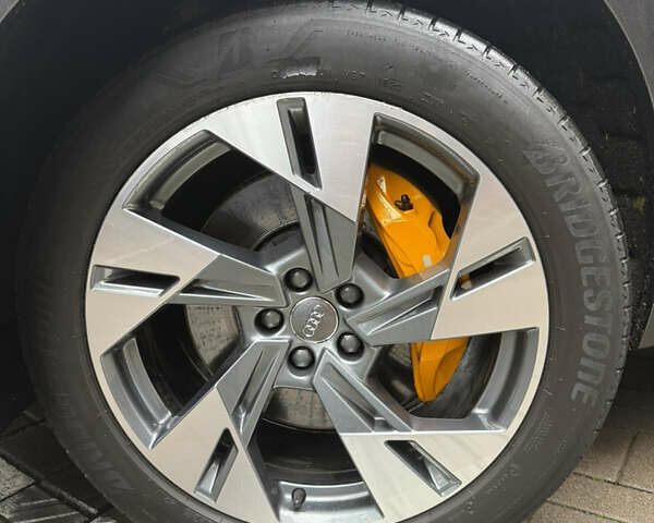 Ауди E-Tron 2020 в Киеве на Automoto.ua Серый Ауди E-Tron, объемом двигателя 0 л и пробегом 71 тыс. км за 35300 $, фото 24 на Automoto.ua