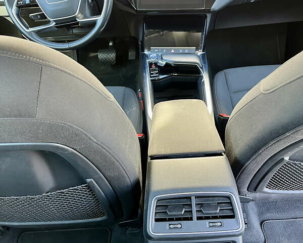 Серый Ауди E-Tron, объемом двигателя 0 л и пробегом 175 тыс. км за 22700 $, фото 15 на Automoto.ua