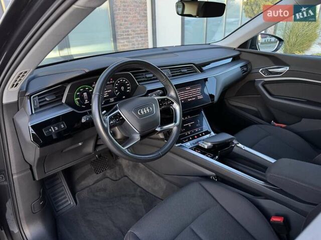 Серый Ауди E-Tron, объемом двигателя 0 л и пробегом 97 тыс. км за 21900 $, фото 37 на Automoto.ua