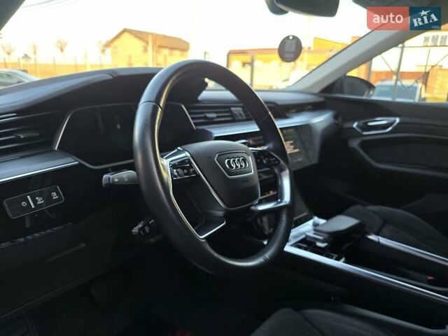 Серый Ауди E-Tron, объемом двигателя 0 л и пробегом 99 тыс. км за 31990 $, фото 80 на Automoto.ua