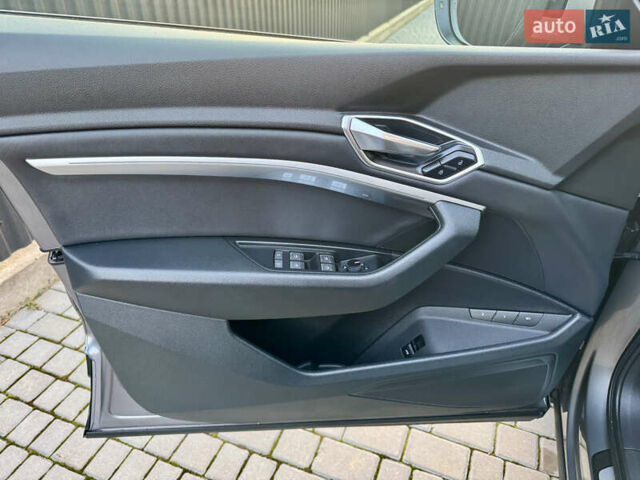 Сірий Ауді E-Tron, об'ємом двигуна 0 л та пробігом 143 тис. км за 27900 $, фото 51 на Automoto.ua