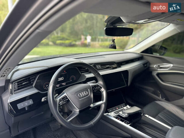 Серый Ауди E-Tron, объемом двигателя 0 л и пробегом 85 тыс. км за 33000 $, фото 9 на Automoto.ua