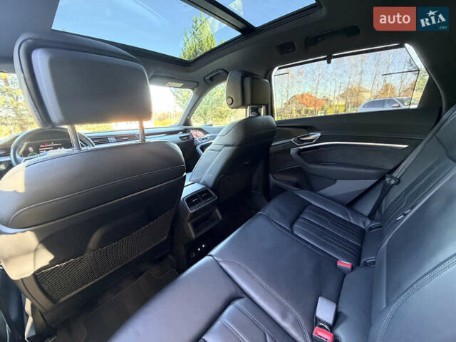 Серый Ауди E-Tron, объемом двигателя 0 л и пробегом 117 тыс. км за 28990 $, фото 25 на Automoto.ua