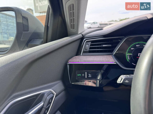 Серый Ауди E-Tron, объемом двигателя 0 л и пробегом 34 тыс. км за 43000 $, фото 26 на Automoto.ua