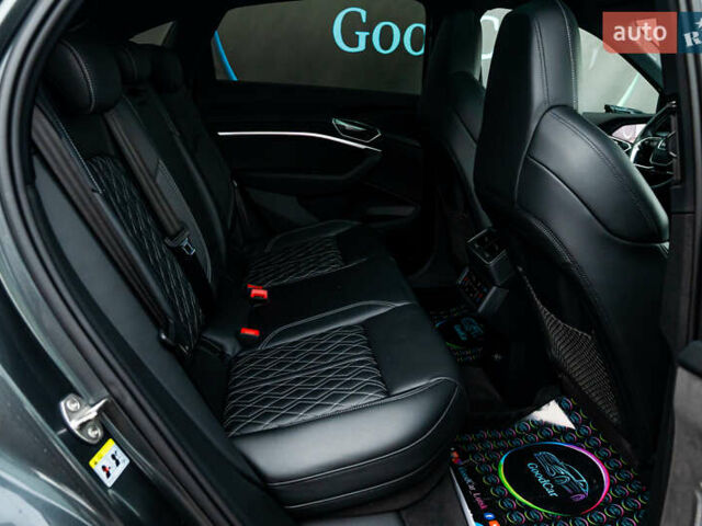 Сірий Ауді E-Tron, об'ємом двигуна 0 л та пробігом 82 тис. км за 39888 $, фото 62 на Automoto.ua