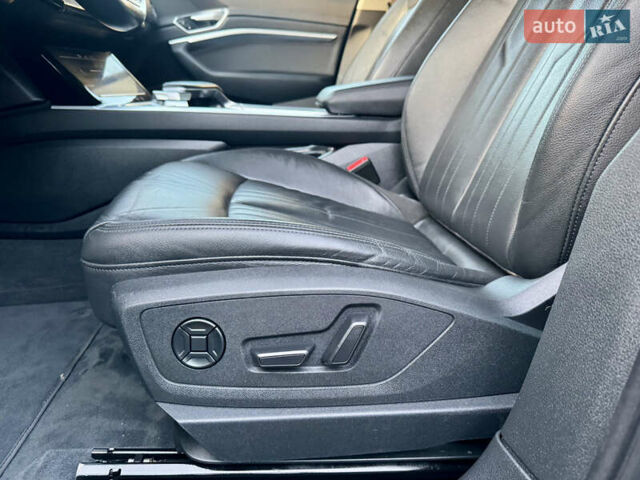 Сірий Ауді E-Tron, об'ємом двигуна 0 л та пробігом 143 тис. км за 27900 $, фото 52 на Automoto.ua