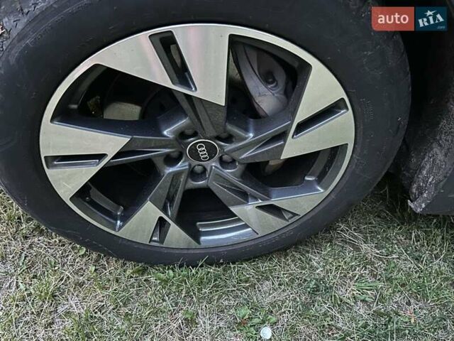 Сірий Ауді E-Tron, об'ємом двигуна 0 л та пробігом 21 тис. км за 41345 $, фото 4 на Automoto.ua