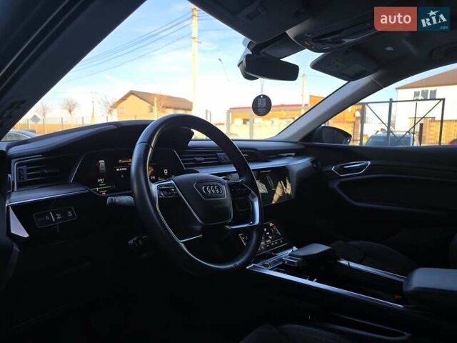 Серый Ауди E-Tron, объемом двигателя 0 л и пробегом 99 тыс. км за 31990 $, фото 81 на Automoto.ua