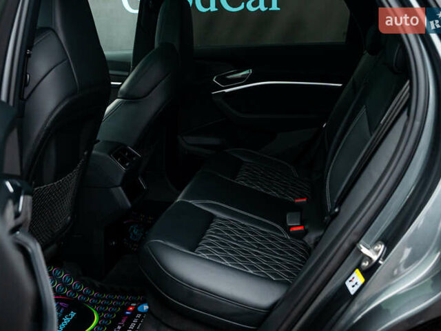 Сірий Ауді E-Tron, об'ємом двигуна 0 л та пробігом 82 тис. км за 39888 $, фото 67 на Automoto.ua