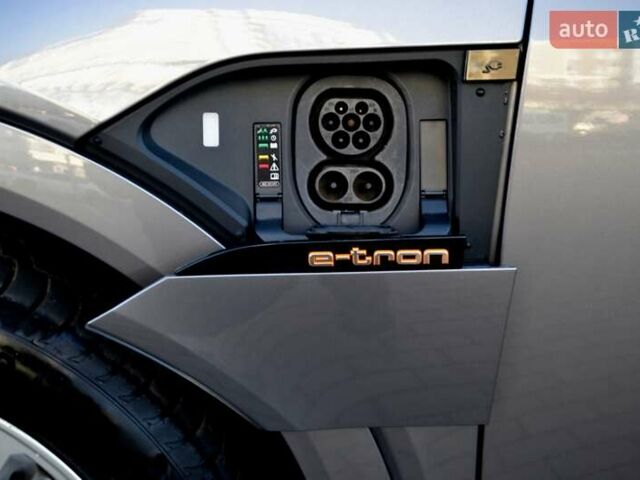 Серый Ауди E-Tron, объемом двигателя 0 л и пробегом 125 тыс. км за 23800 $, фото 94 на Automoto.ua