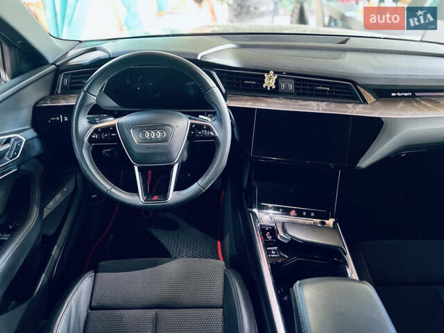 Серый Ауди E-Tron, объемом двигателя 0 л и пробегом 60 тыс. км за 41999 $, фото 43 на Automoto.ua