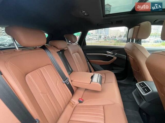 Серый Ауди E-Tron, объемом двигателя 0 л и пробегом 58 тыс. км за 37000 $, фото 88 на Automoto.ua