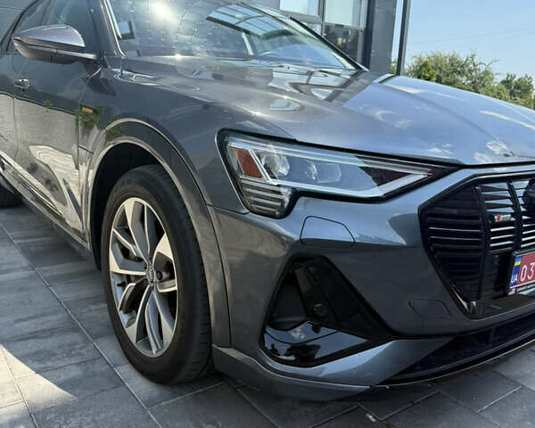 Ауді E-Tron 2020 у Києві на Automoto.ua Сірий Ауді E-Tron, об'ємом двигуна 0 л та пробігом 53 тис. км за 33900 $, фото 9 на Automoto.ua