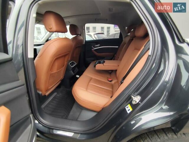 Серый Ауди E-Tron, объемом двигателя 0 л и пробегом 169 тыс. км за 33999 $, фото 40 на Automoto.ua