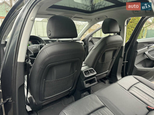 Серый Ауди E-Tron, объемом двигателя 0 л и пробегом 150 тыс. км за 23800 $, фото 37 на Automoto.ua