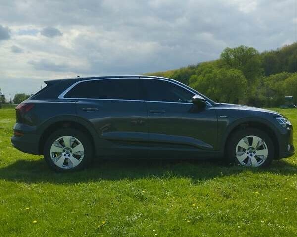 Серый Ауди E-Tron, объемом двигателя 0 л и пробегом 77 тыс. км за 33100 $, фото 3 на Automoto.ua