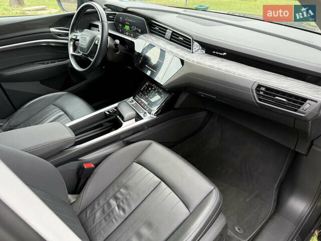 Сірий Ауді E-Tron, об'ємом двигуна 0 л та пробігом 53 тис. км за 34000 $, фото 26 на Automoto.ua