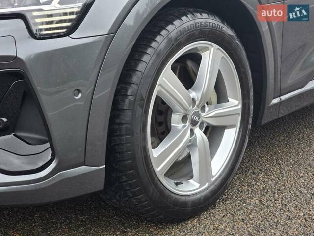 Серый Ауди E-Tron, объемом двигателя 0 л и пробегом 71 тыс. км за 33999 $, фото 21 на Automoto.ua