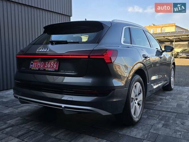 Серый Ауди E-Tron, объемом двигателя 0 л и пробегом 99 тыс. км за 31990 $, фото 16 на Automoto.ua