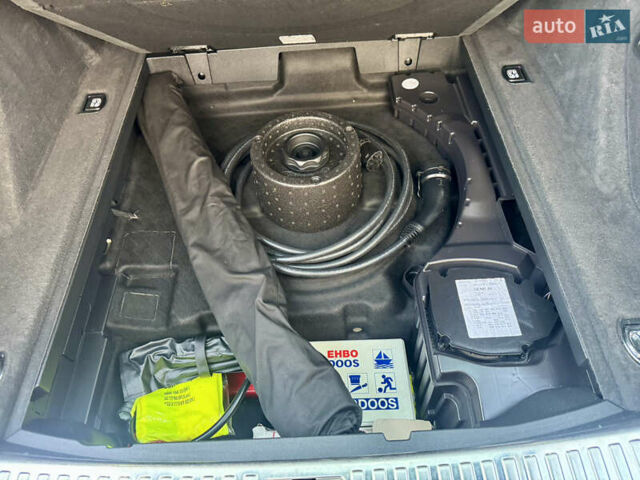 Сірий Ауді E-Tron, об'ємом двигуна 0 л та пробігом 143 тис. км за 27900 $, фото 69 на Automoto.ua