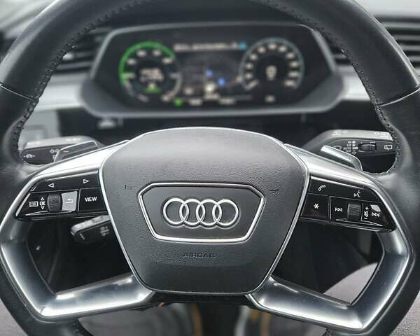 Серый Ауди E-Tron, объемом двигателя 0 л и пробегом 112 тыс. км за 27600 $, фото 15 на Automoto.ua