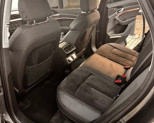 Серый Ауди E-Tron, объемом двигателя 0 л и пробегом 90 тыс. км за 37000 $, фото 7 на Automoto.ua