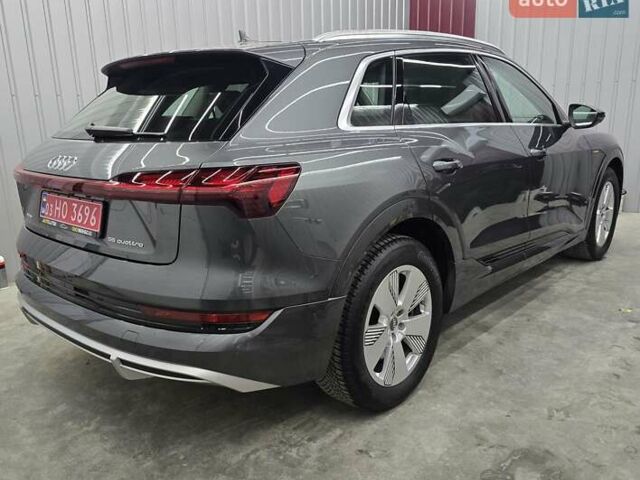 Серый Ауди E-Tron, объемом двигателя 0 л и пробегом 99 тыс. км за 31990 $, фото 55 на Automoto.ua