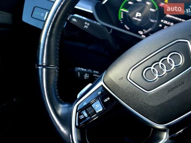 Серый Ауди E-Tron, объемом двигателя 0 л и пробегом 125 тыс. км за 23800 $, фото 121 на Automoto.ua