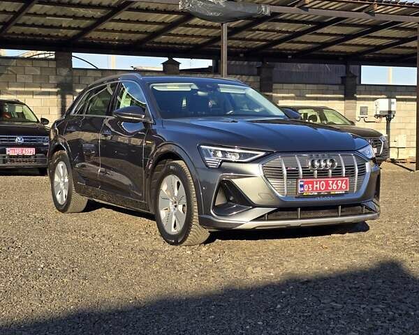 Серый Ауди E-Tron, объемом двигателя 0 л и пробегом 99 тыс. км за 31990 $, фото 5 на Automoto.ua
