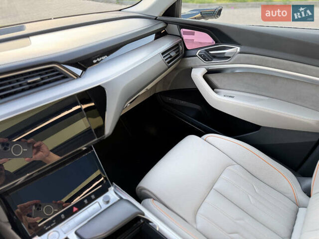 Серый Ауди E-Tron, объемом двигателя 0 л и пробегом 65 тыс. км за 35500 $, фото 21 на Automoto.ua